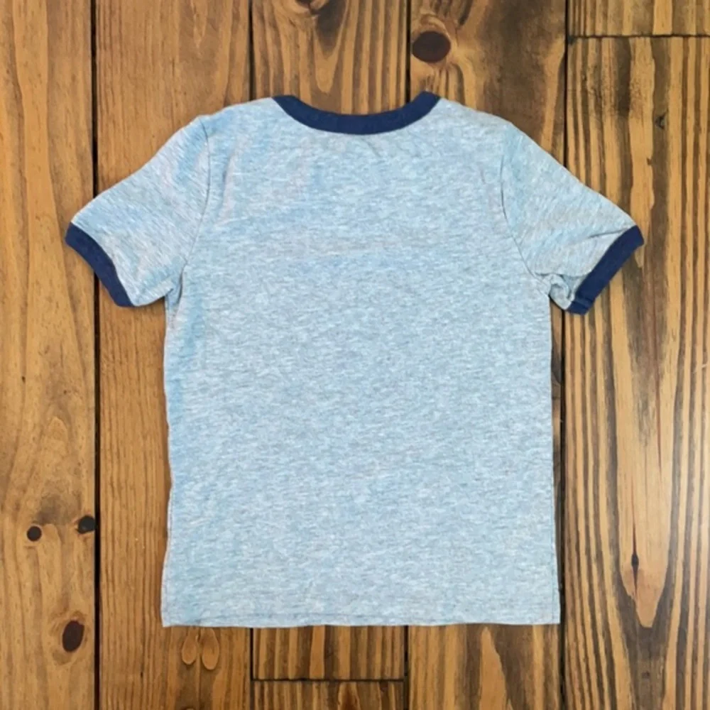 Old Navy Graphic Ts size 5T‎